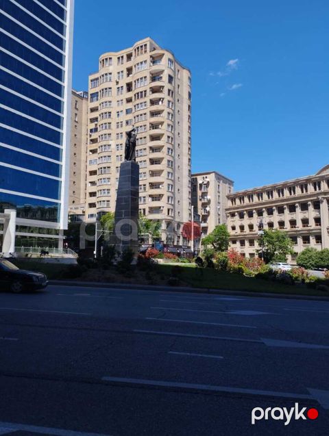 Satılır 3 otaqlı yeni tikili 130 m² — Bakı