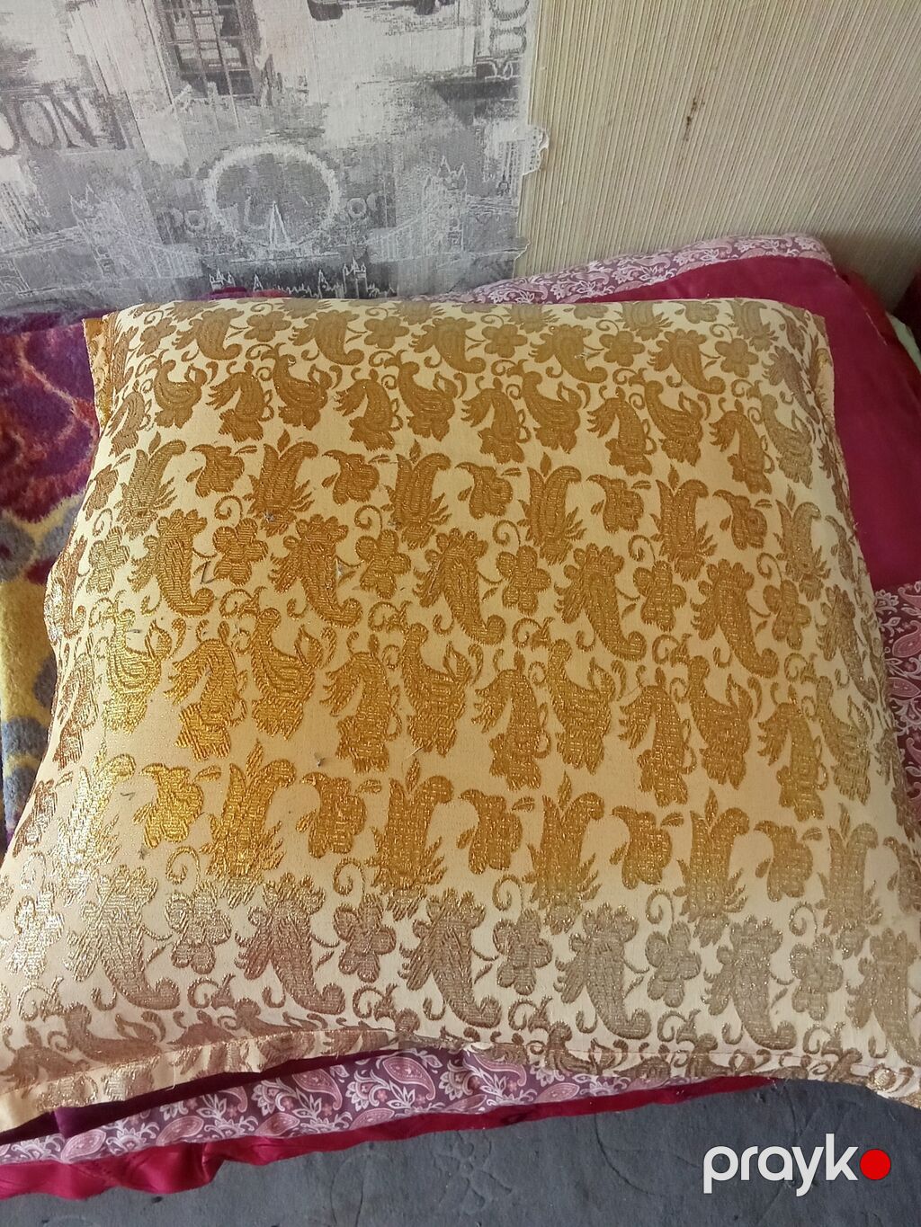 Qızılı naxışlı böyük dekorativ yastıq - Material: qalın parça — Yastıqlar, Mingəçevir (2)