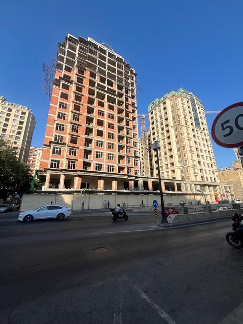 Satılır 3 otaqlı yeni tikili 130 m² — Bakı