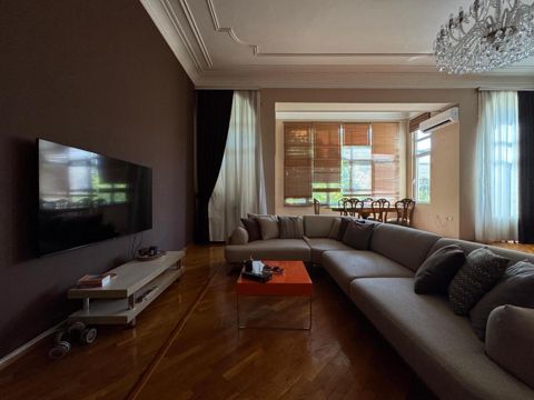 Satılır 4 otaqlı köhnə tikili 210 m² — Bakı