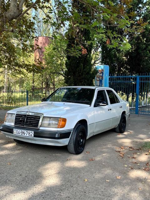 Mercedes 200 D, 2.0 L, 1991 il, 250 000 km — Ağcabədi