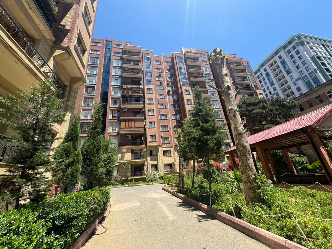 Satılır 4 otaqlı yeni tikili 180 m² — Mənzil, Bakı (2)