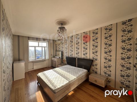 Satılır 4 otaqlı köhnə tikili 120 m² — Bakı