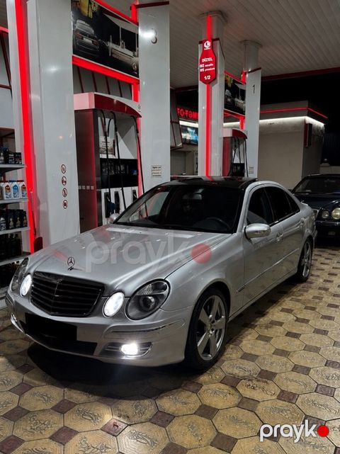 Mercedes E 240, 2.6 L, 2003 il, 240 000 km