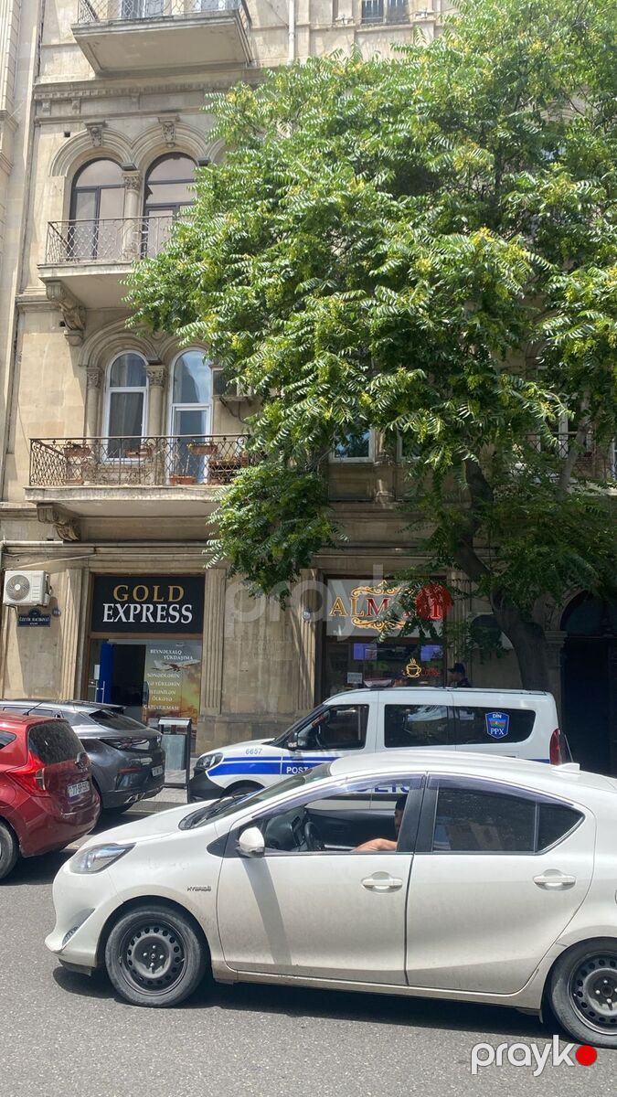 Satılır 3 otaqlı köhnə tikili 106 m² — Mənzil, Bakı (2)