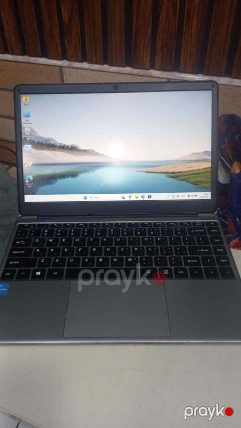 Noutbuk – 14 düymlük ekran, tam klaviatura və böyük touchpad
