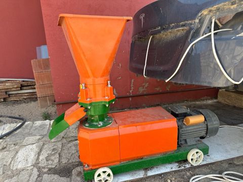 Heyvanlar ücün yem hazırlayan qranulyator — Bakı