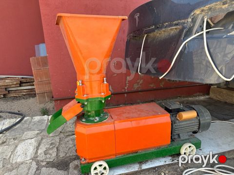 Heyvanlar ücün yem hazırlayan qranulyator — Bakı