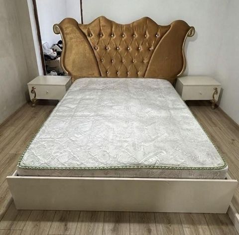 Taxt 2 tumbayla 250 manat .Catdirilma odenisle.Unvan Bakixanov lale 2 — Bakı
