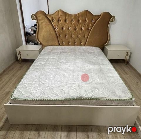 Taxt 2 tumbayla 250 manat .Catdirilma odenisle.Unvan Bakixanov lale 2