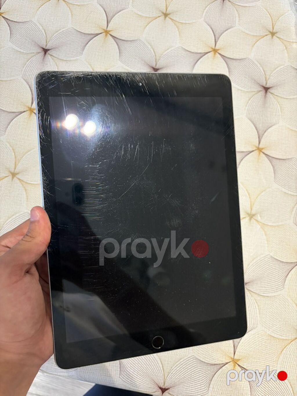 Apple iPad planşet Xüsusiyyətlər: - Ekran: 9.7 düym Retina ekran — Apple, Bakı (2)