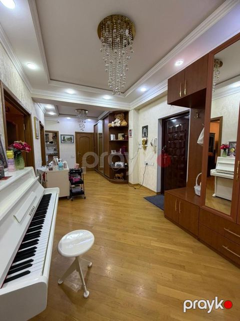 Satılır 3 otaqlı yeni tikili 120 m²