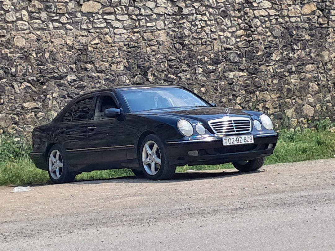 Mercedes E 320, 2002 il — Avtomobillər, Bərdə