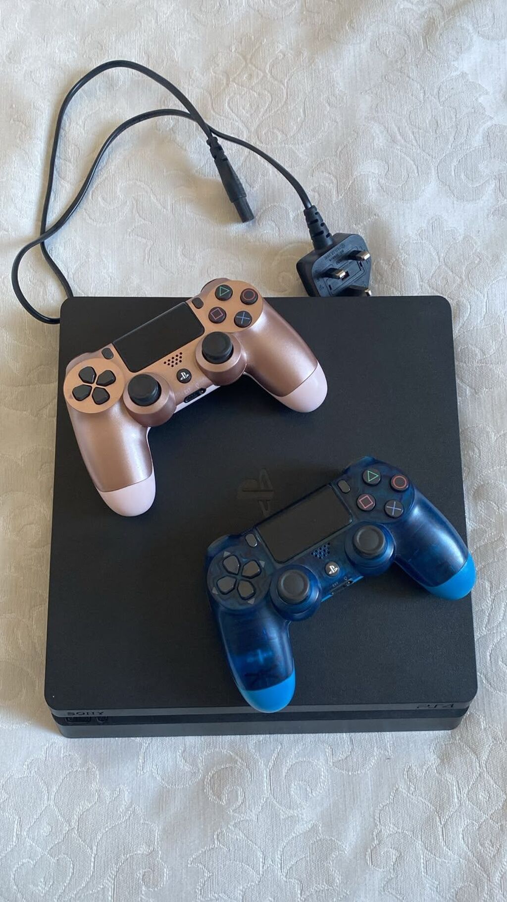 PlayStation 4 Slim oyun konsolu dəsti - Şəkillərdə göstərilənlər dəstə — Oyun konsolları, Bakı