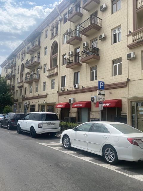 Satılır 3 otaqlı köhnə tikili 70 m² — Bakı