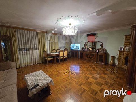 Satılır 4 otaqlı köhnə tikili 130 m²