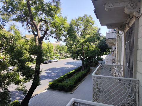 Satılır 2 otaqlı köhnə tikili 60 m² — Bakı