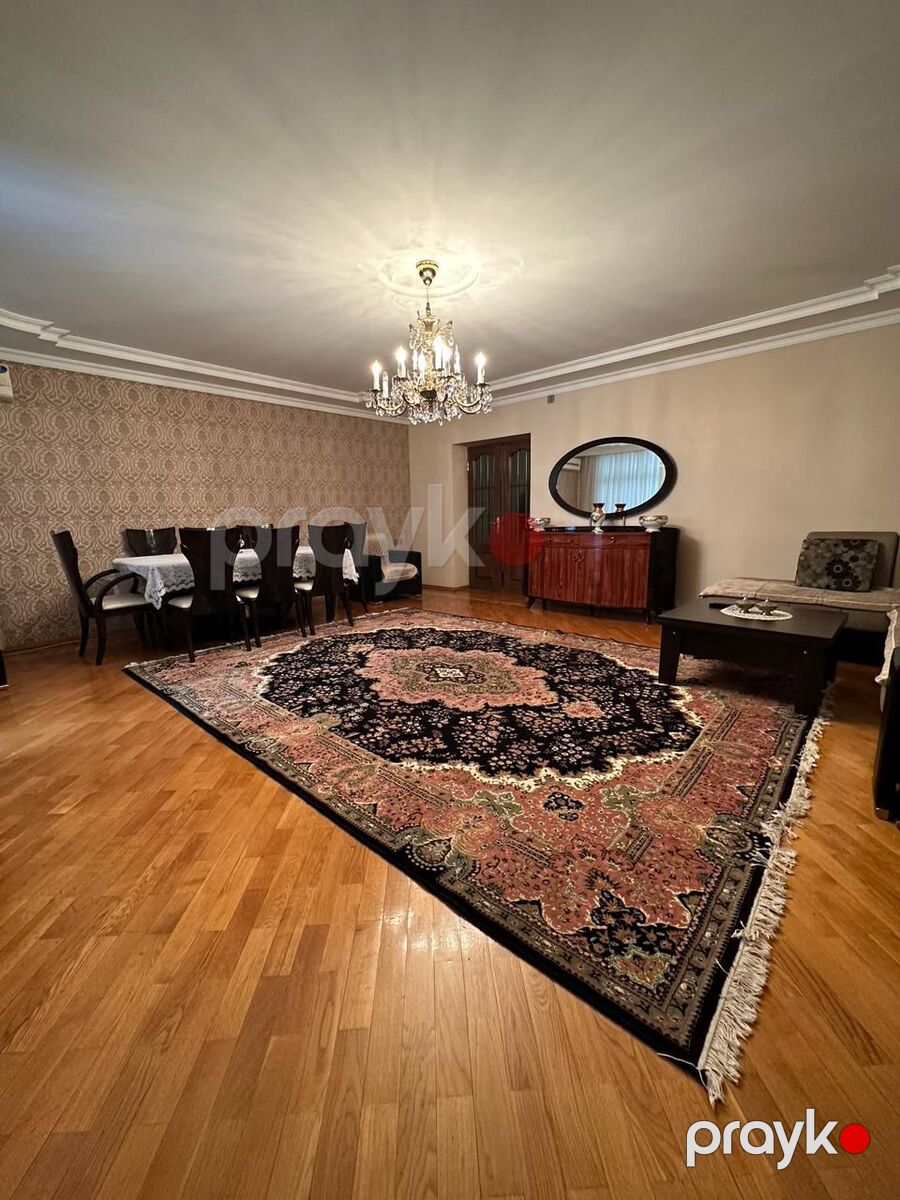 Satılır 5 otaqlı köhnə tikili 140 m² — Mənzil, Bakı