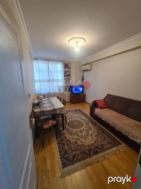 Satılır 2 otaqlı köhnə tikili 43 m² — Bakı