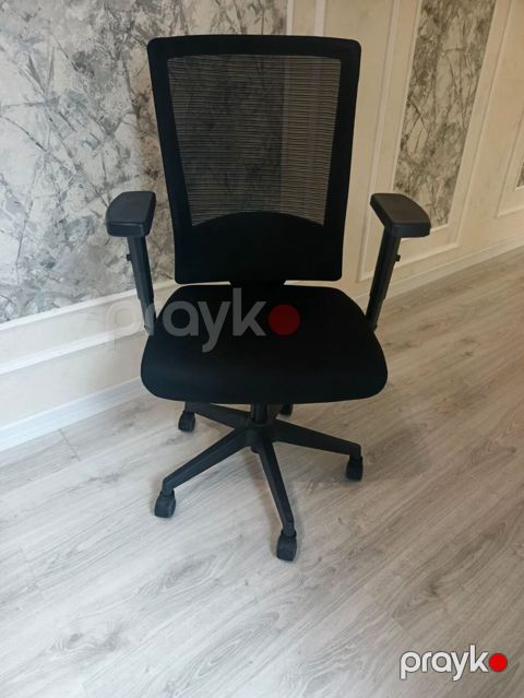 Erqonomik ofis kreslosu – qara rəng - Nəfəsalan mesh arxa dayaq — Bakı