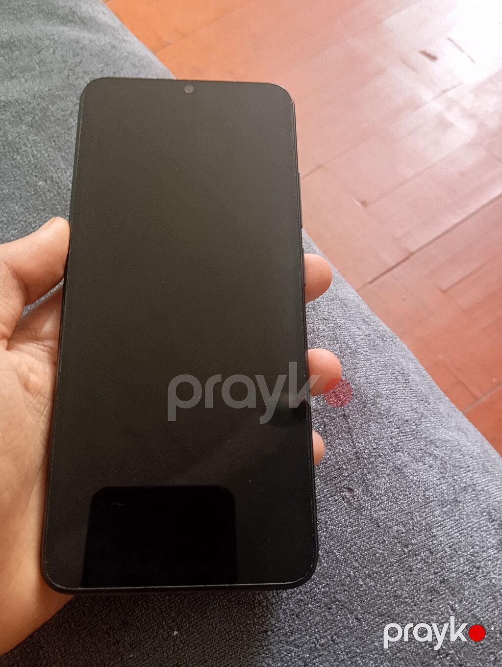 Smartfon (qara rəng, nazik korpus) Xüsusiyyətlər: - Üst hissədə 3,5 — Digər smartfonlar, Mingəçevir (6)