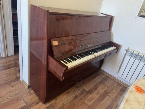 Upright piano – “Неваль” markalı - Korpus: tünd qəhvəyi laklı ağac — Bakı