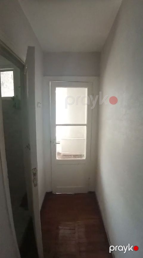 Avtovağzal metrosuna 5 dəqiqəlik piyada məsafədə mənzilə otaq yoldaşı