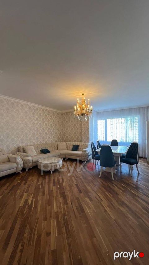 İcarəyə verilir 3 otaqlı yeni tikili 150 m²