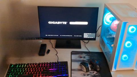 Şəxsi istifadə etdiyim kompdu Samsung 24 lük monitor 75 hz Plata H61 — Bakı