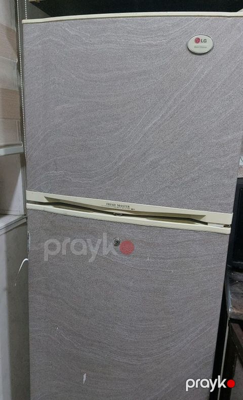 LG soyuducu – iki qapılı, yuxarıda dondurucu bölməsi, aşağıda əsas — Bakı