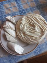 Tebii keci südü ve pendiri. catdirilma var. süd: 3 manat pendir: 18 — Продукты питания