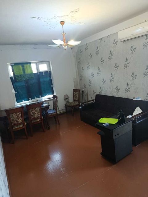 Satılır 2 otaqlı köhnə tikili 65 m² — Bakı