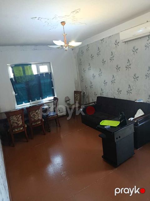 Satılır 2 otaqlı köhnə tikili 65 m²