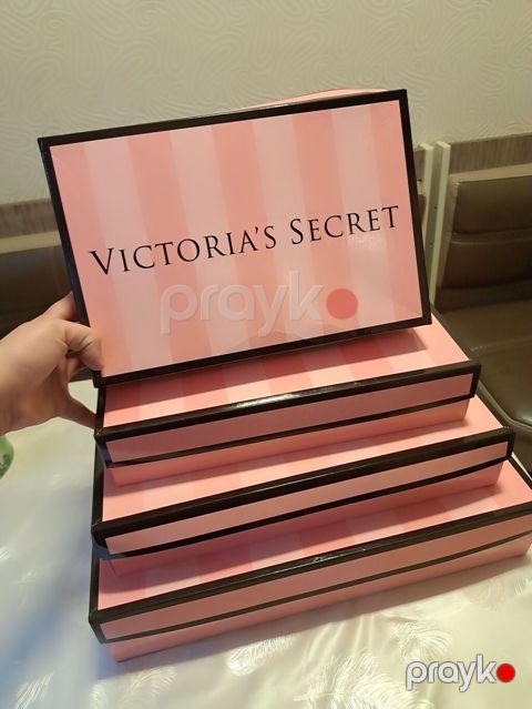 Victoria secret hədiyyə qutuları satılır. 4-lü dəst şəklindədir — Bakı