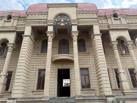 Satılır 14 otaqlı həyət evi/bağ evi 1900 m² — Bakı