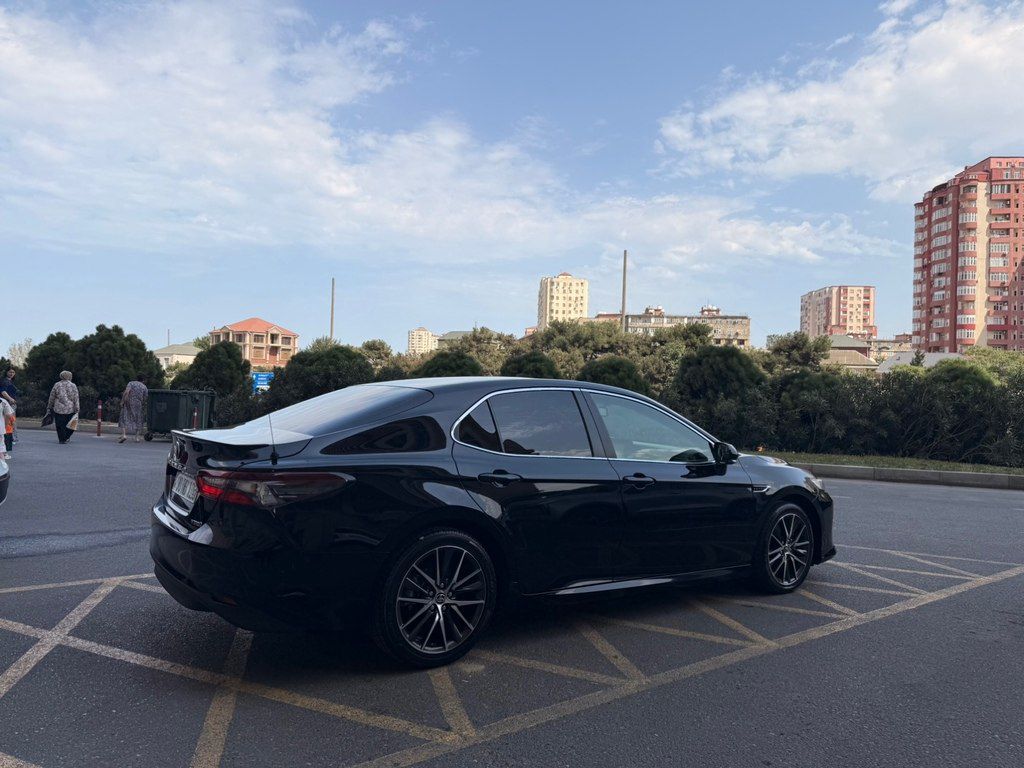 Toyota Camry, 2.5 L, 1.6 kWh, 2023 il, 100 500 km — Avtomobillər, Bakı (7)