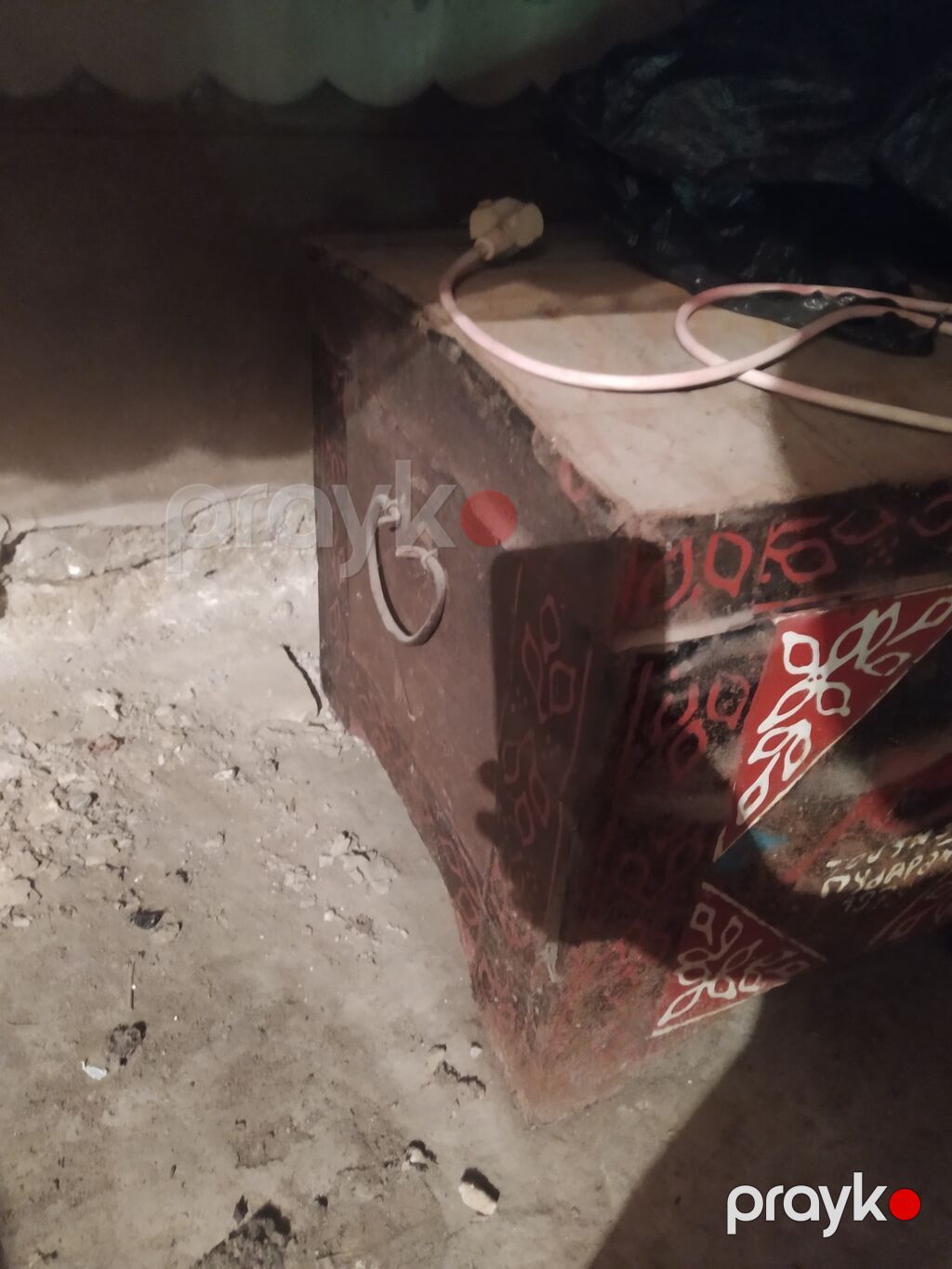 Sandıqlar satılır. Yekə sandıq 200 manat. Çox qədimi sandıqdı — Pul qutusunun və şkatulyalar, Novxanı (3)