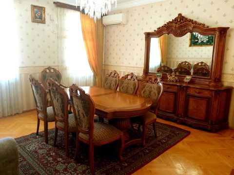 İcarəyə verilir 3 otaqlı köhnə tikili 80 m² — Bakı