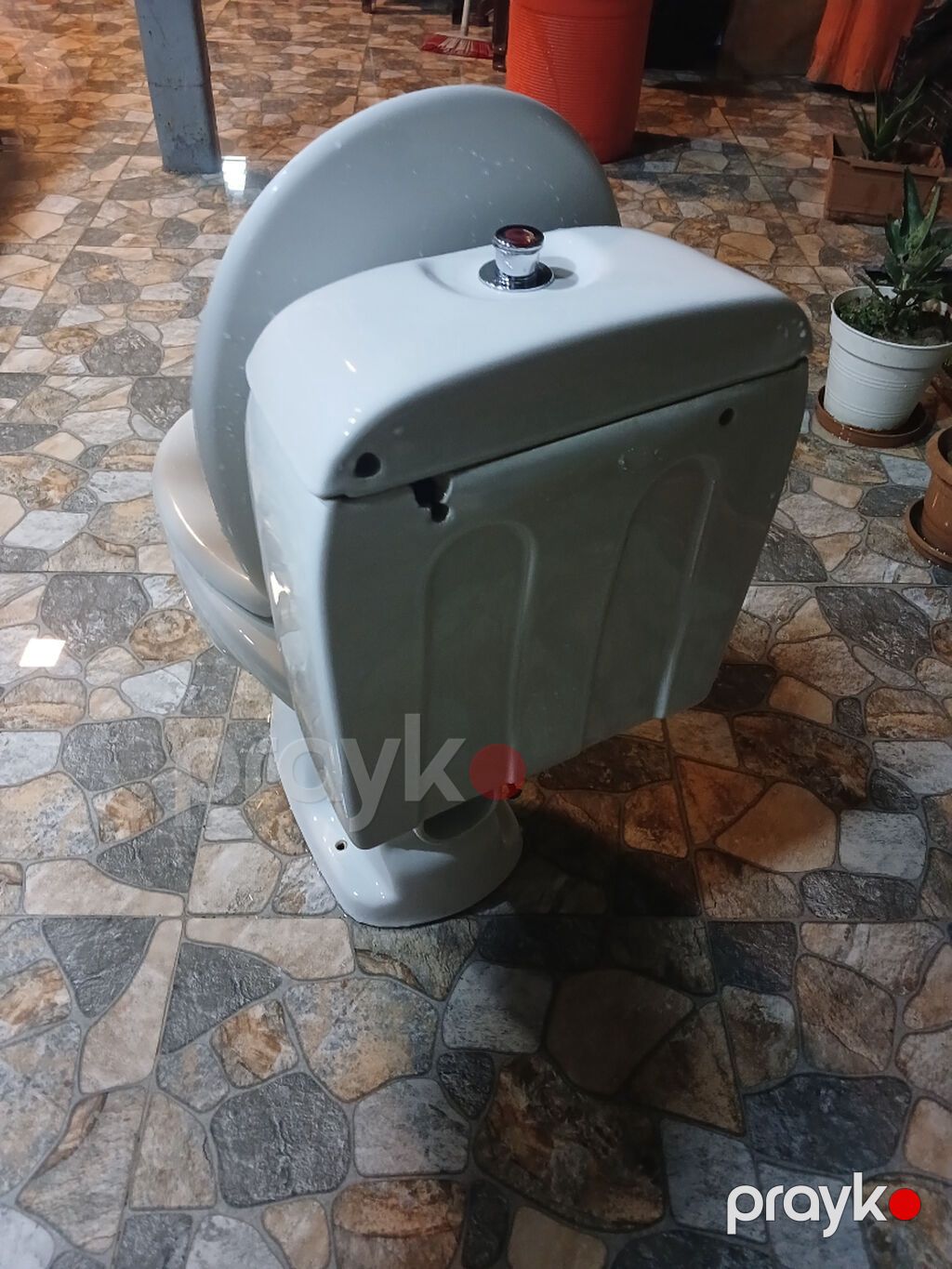 Ela veziyyetdedir.Her seyi isleyir sekildeki kimidi — Tualetlər, Bakı (6)