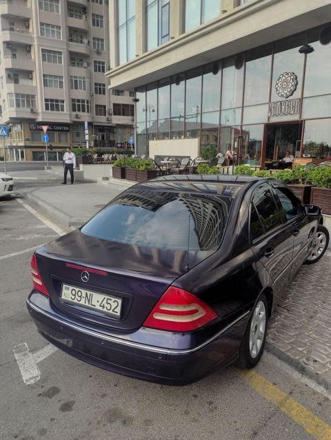 Mercedes-Benz C-Class (W203) sedan - Kuzov: 4 qapılı sedan, tünd — Bakı