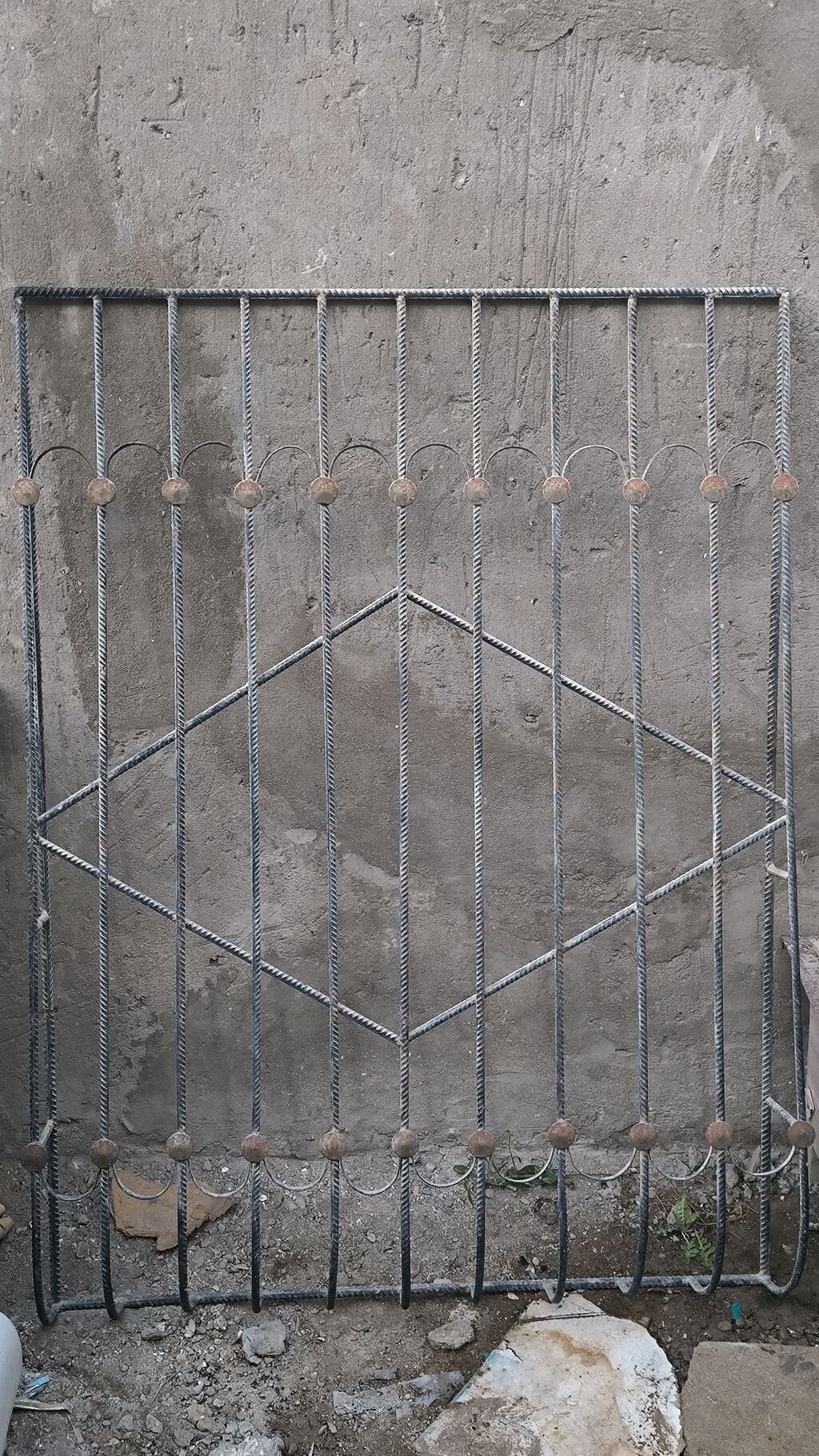 Dəmir pencərə barmaqlığı - Material: qalın armatur dəmirdən qaynaqla — Pəncərələr, qapılar, balkonlar, Digah (2)