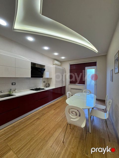 Satılır 5 otaqlı yeni tikili 200 m² — Bakı