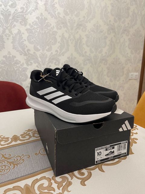 Ayaqqabı Amerikadan yeni gelib. Original Adidasdır. 44 ölçüdür — Bakı