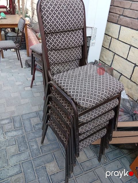 20 eded stul satilir her biri 10 azn tek tek satilmir en azi 5 eded — Digah