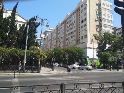 Satılır 3 otaqlı köhnə tikili 70 m² — Bakı