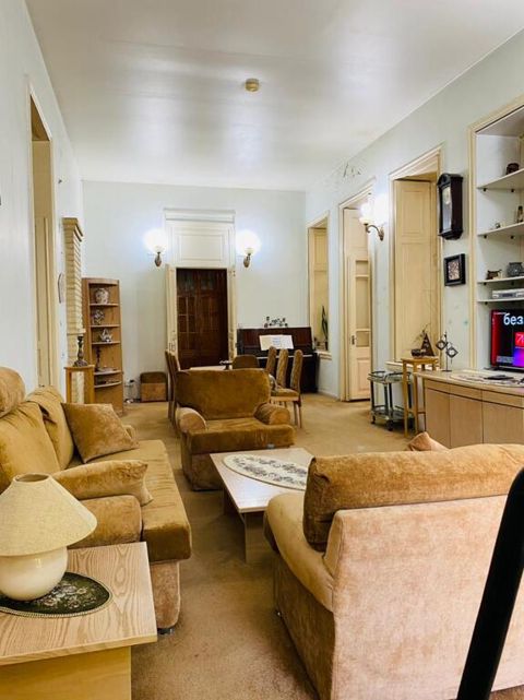 Satılır 5 otaqlı köhnə tikili 165 m² — Bakı