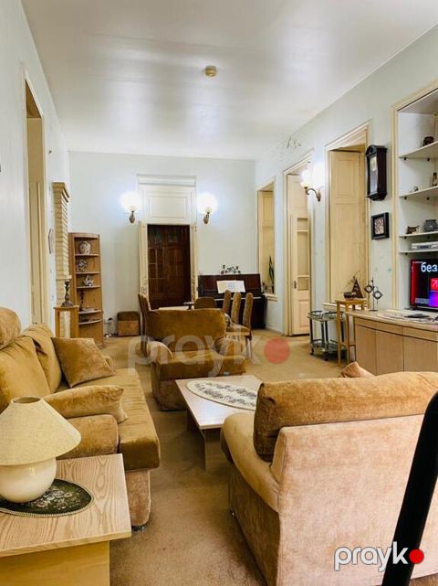 Satılır 5 otaqlı köhnə tikili 165 m²
