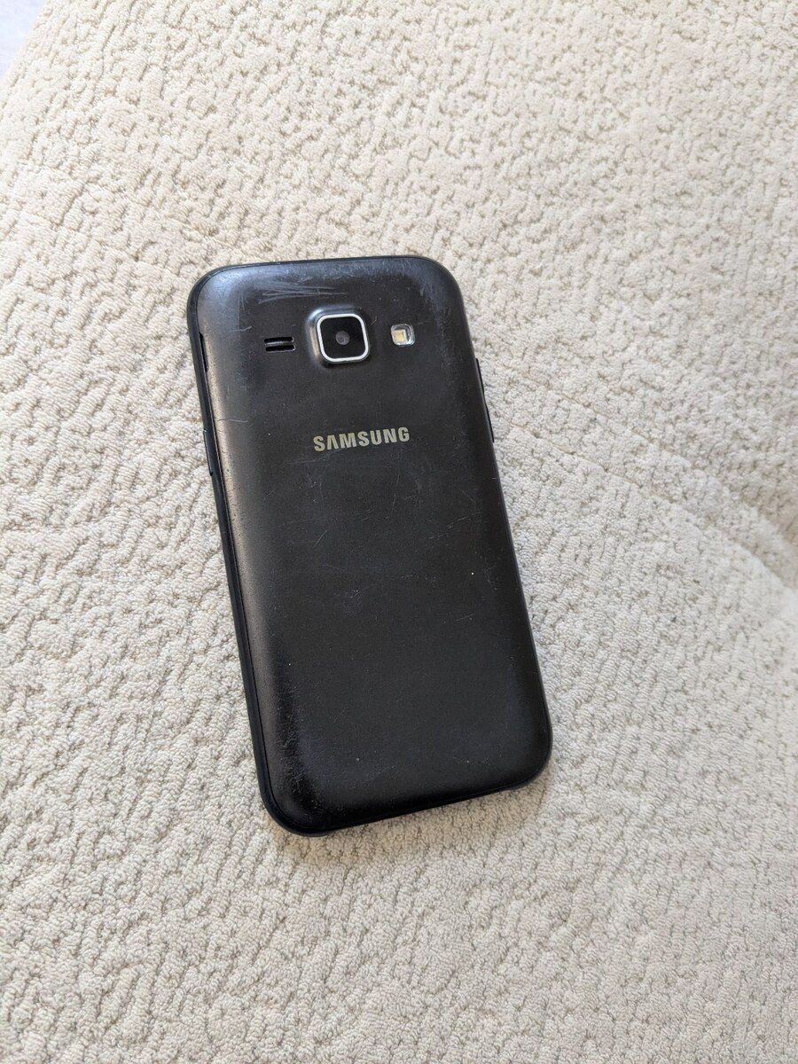 Samsung Galaxy J1 Black 4GB — Smartfonlar, Bakı (2)
