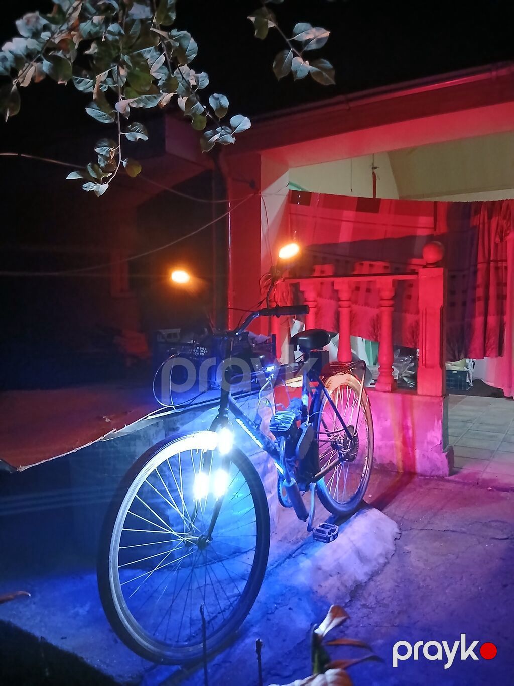 Salam təciıi satılər əlim yandı barter de var moto na Benzin — Mopedlər və skuterlər, Quba (5)