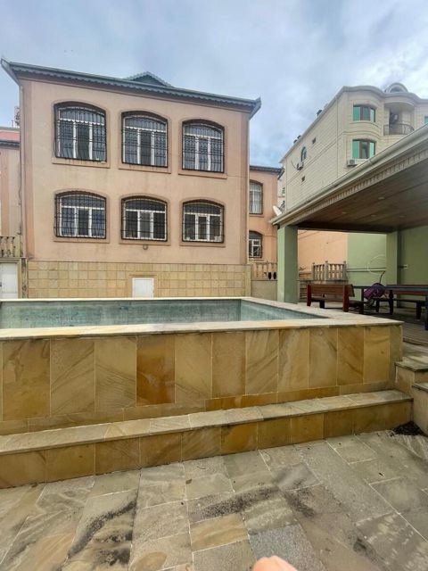 Satılır 6 otaqlı həyət evi/bağ evi 300 m² — Bakı